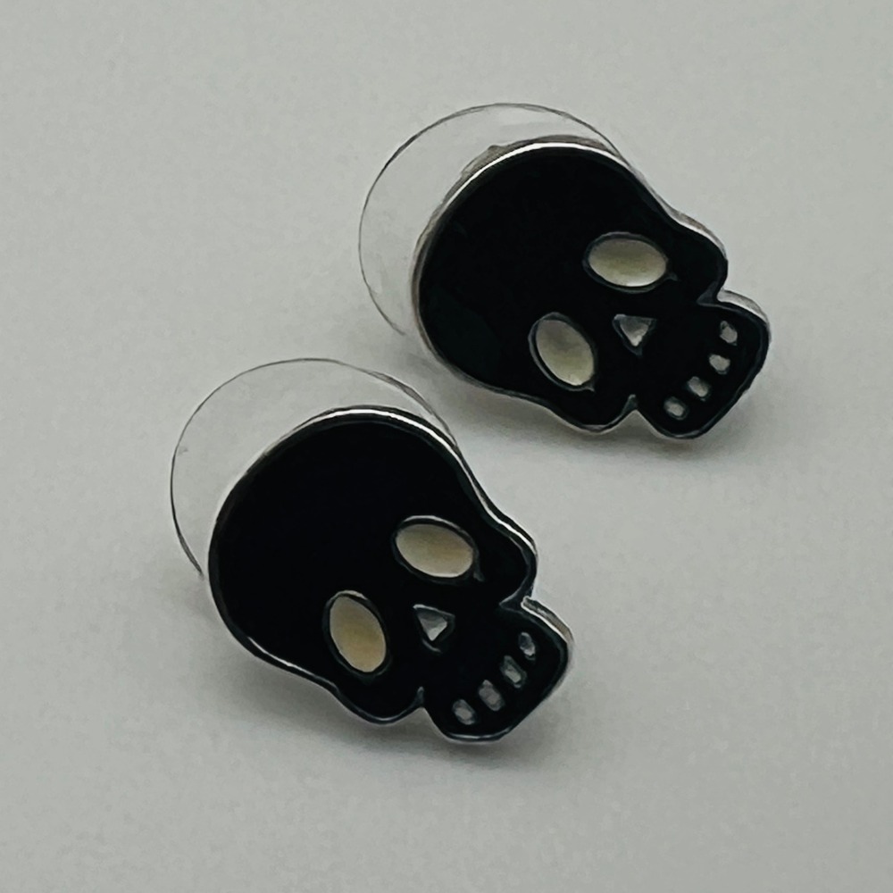 Black Skull‎ Stud Earrings Enamel Silver Tone Gothic Punk Halloween Spooky